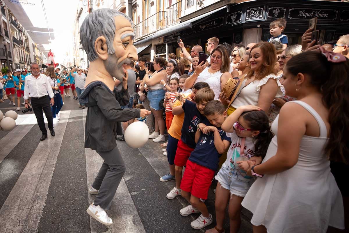 El desfile de la Tarasca de Granada, en imágenes