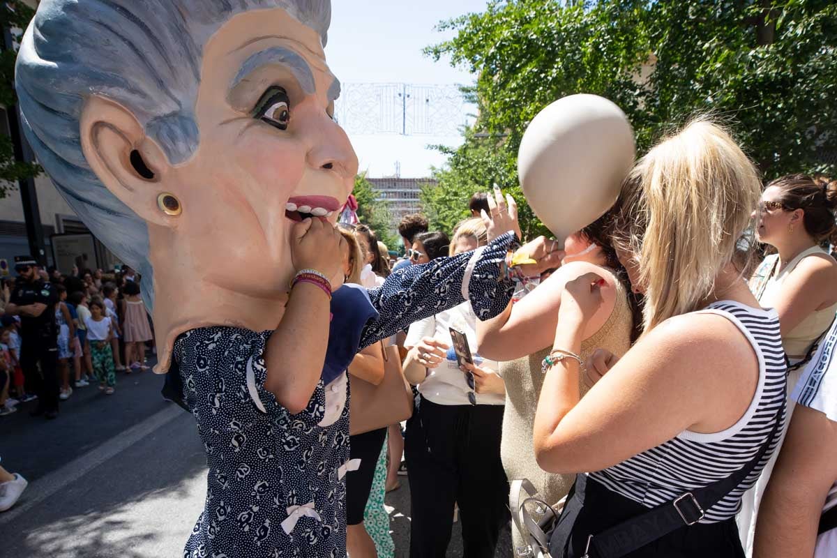 El desfile de la Tarasca de Granada, en imágenes