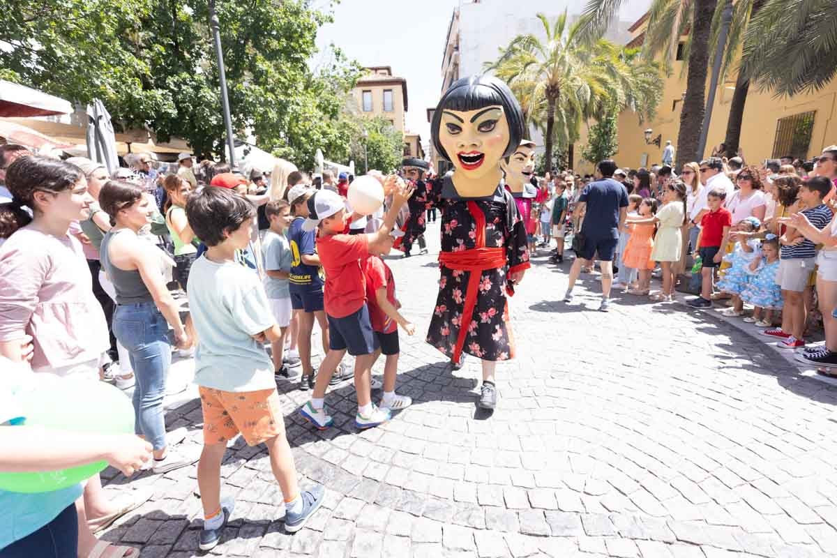 El desfile de la Tarasca de Granada, en imágenes