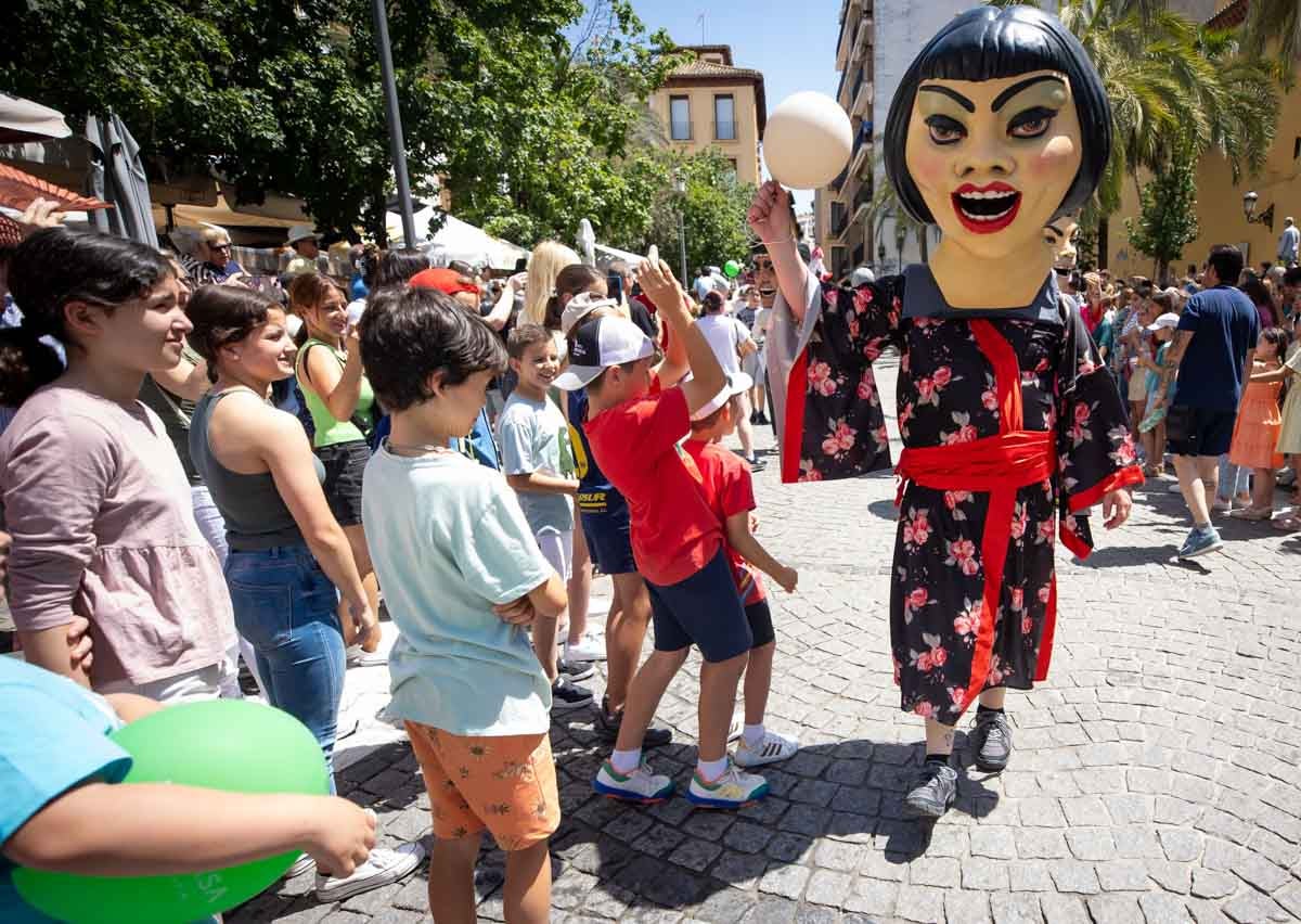 El desfile de la Tarasca de Granada, en imágenes