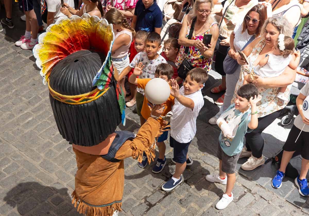 El desfile de la Tarasca de Granada, en imágenes