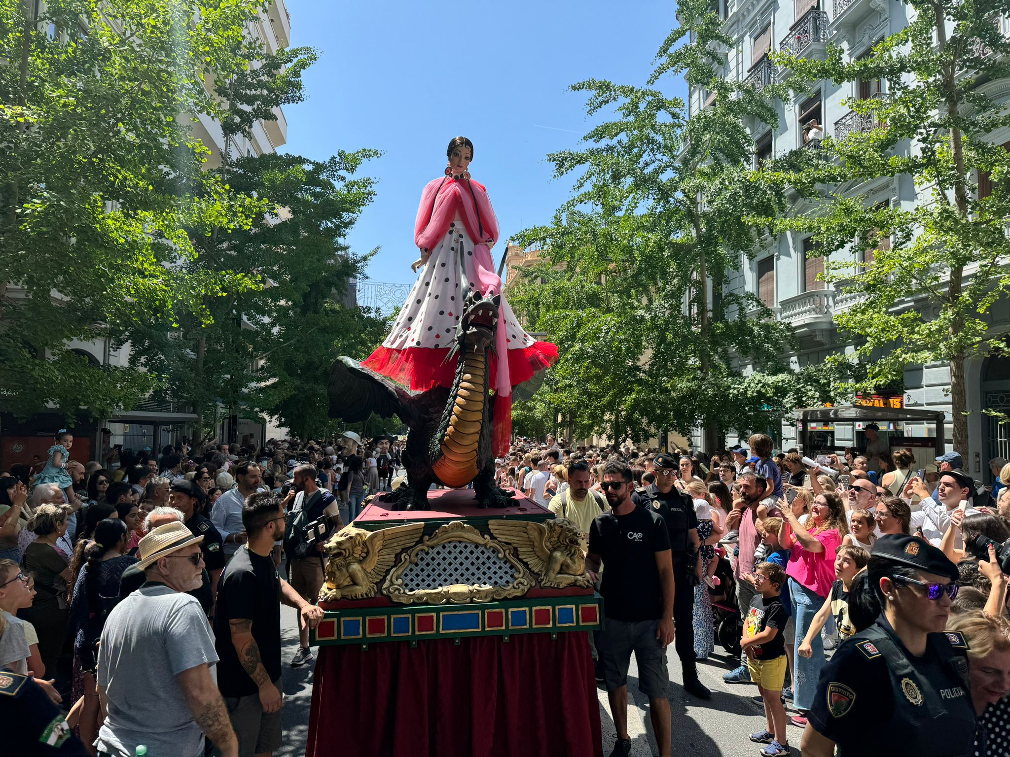 El desfile de la Tarasca de Granada, en imágenes