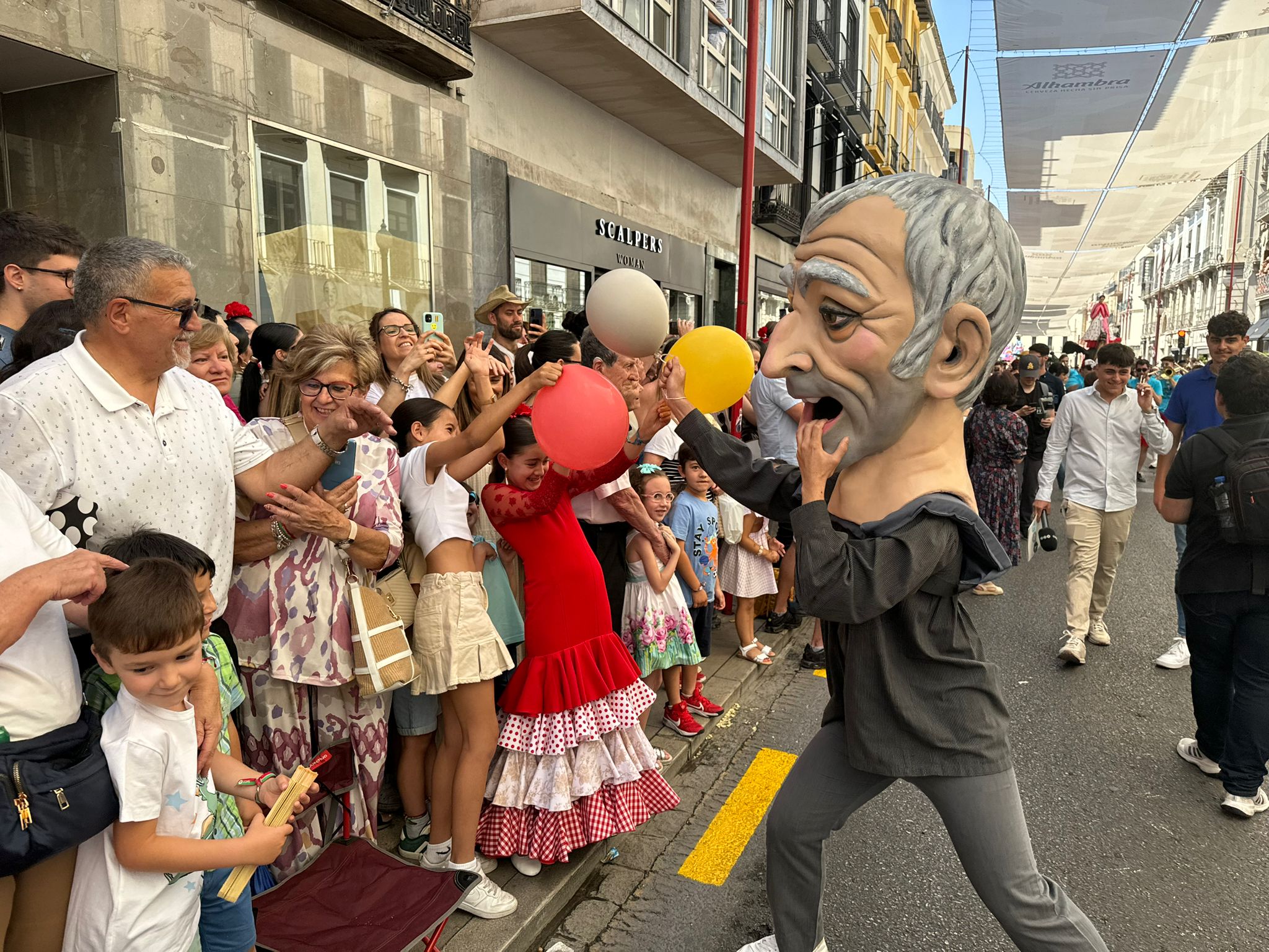 El desfile de la Tarasca de Granada, en imágenes