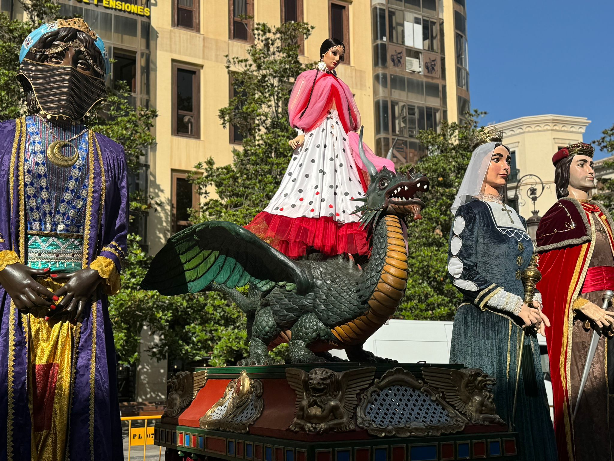 El desfile de la Tarasca de Granada, en imágenes