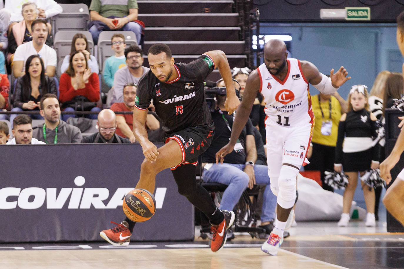 Kwan Cheatham corre el contragolpe en el partido contra el Casademont Zaragoza en el Palacio.