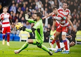 André Ferreira hace una parada en la visita al Santiago Bernabéu.
