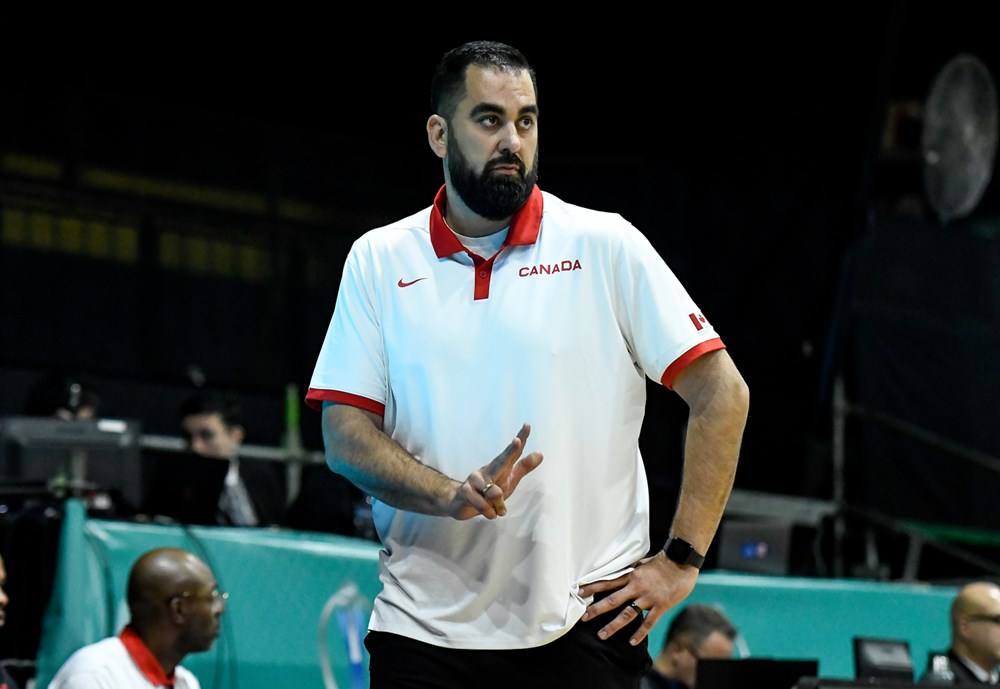 Ramón Díaz, durante el partido entre Canadá y Puerto Rico.