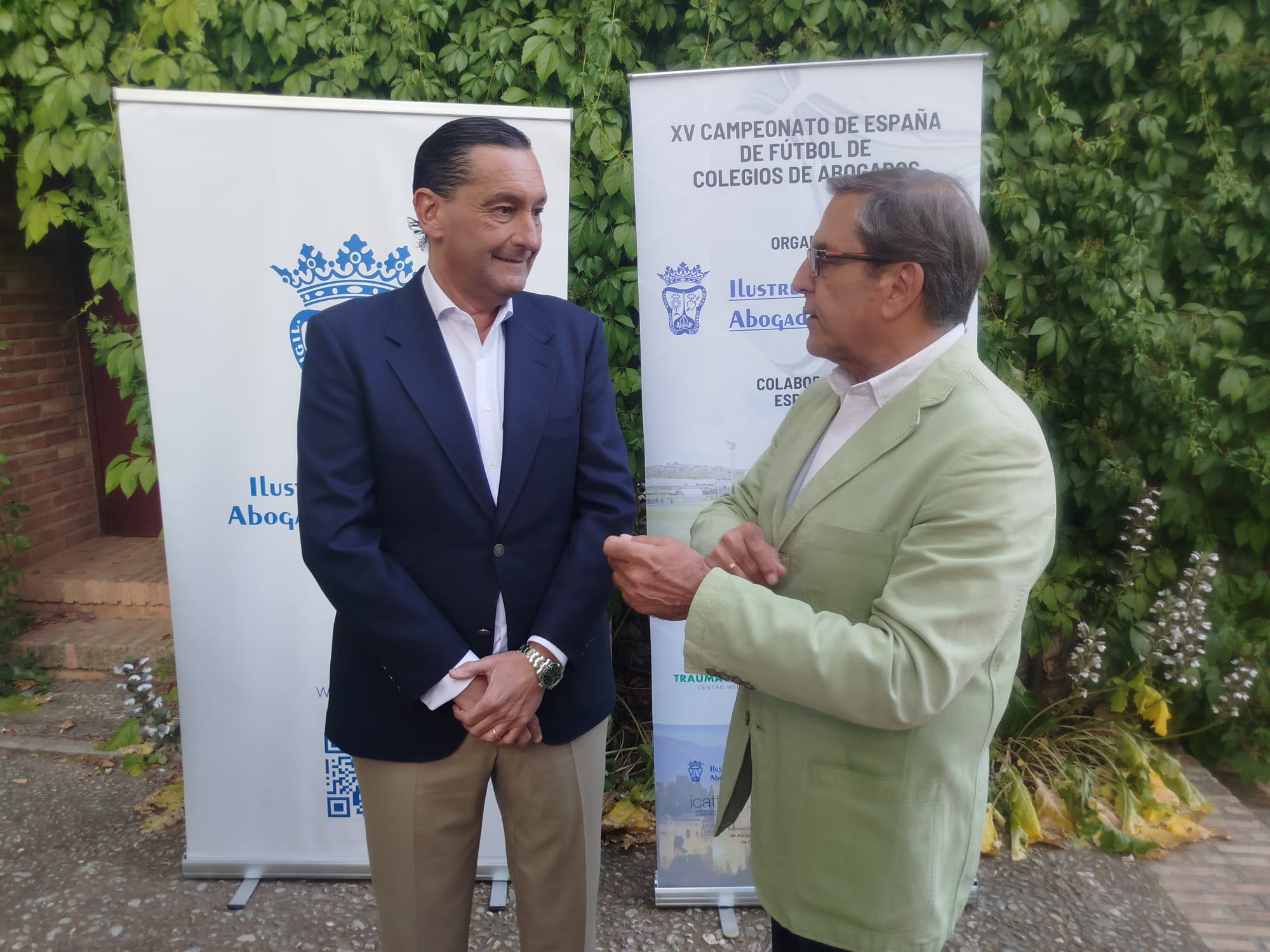 El director general del Granada, Alfredo García Amado, junto al decano del Colegio de Abogados de Granada, Leandro Cabrera