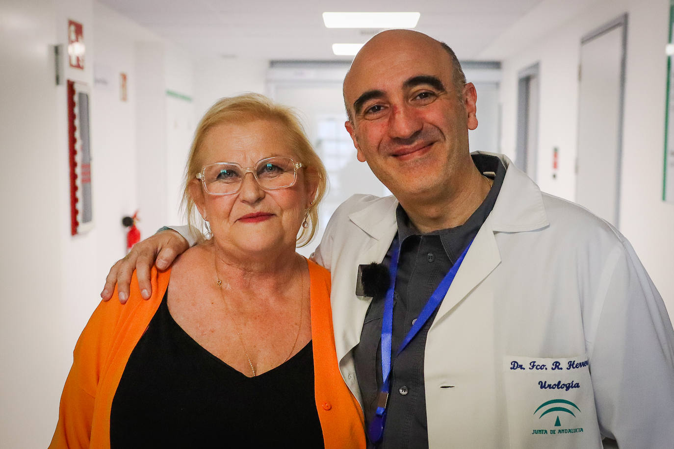 La presidenta de Alcer, paciente con insuficiencia renal, y el doctor Rodríguez, urólogo.