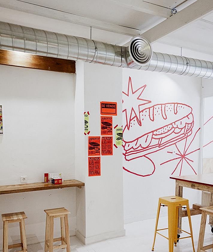 Imagen secundaria 2 - La original bocadillería de Granada que arrasa con cinco estrellas en Google