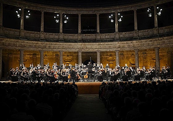 Kirill Petrenko, al frente de la Gustav Mahler Jugendorchester, en el concierto inaugural de anoche.