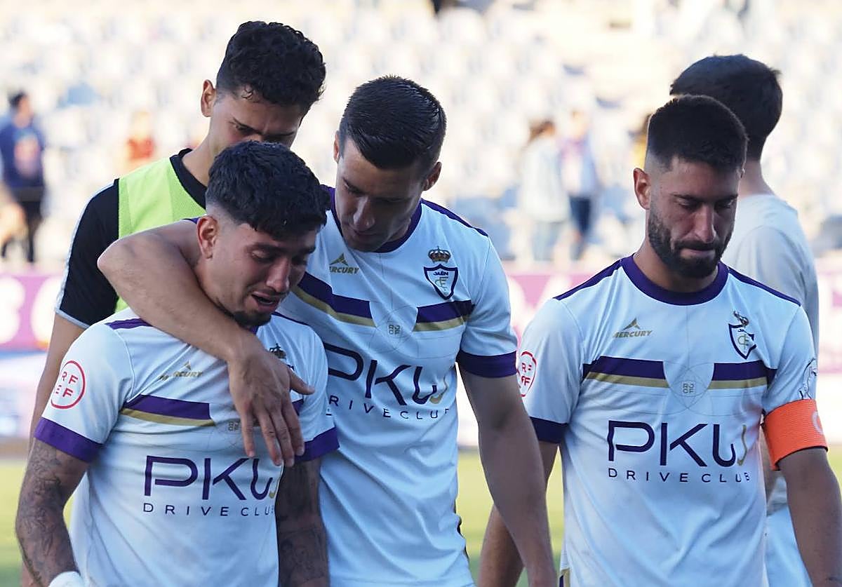 La tristeza en el rostro de los jugadores del Real Jaén.