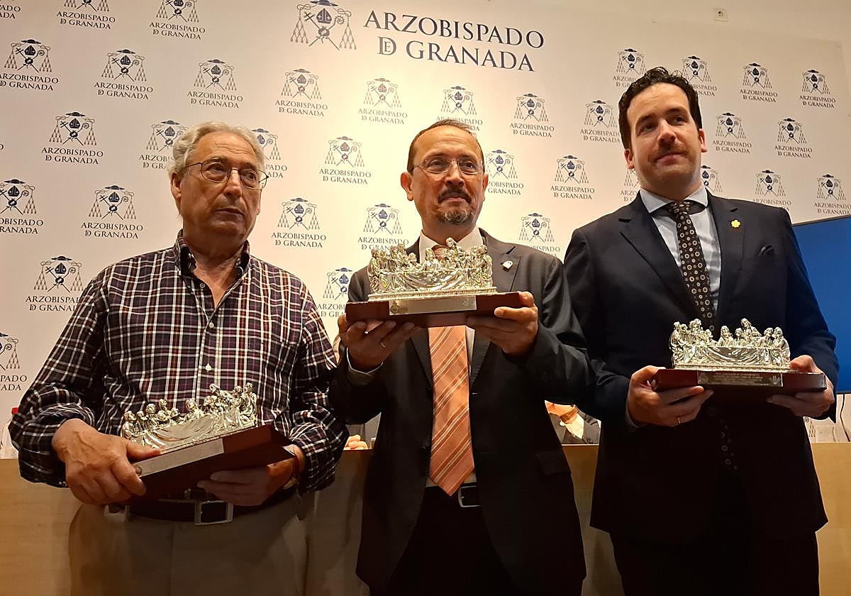 Tres reproducciones de la Santa Cena recuerdan al escultor Espinosa Cuadros