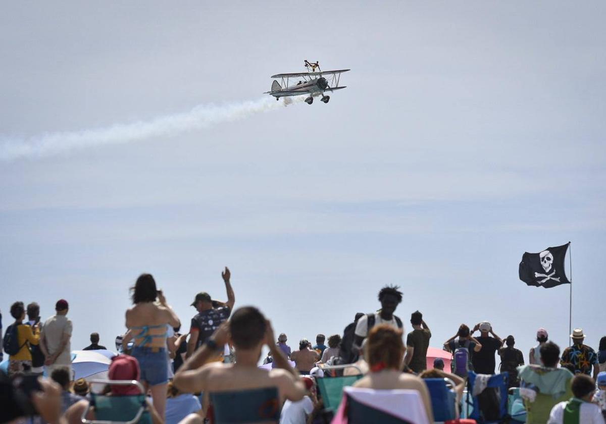 La 'wingwalker' Ainhoa Sánchez fue una de las estrellas de la jornada.