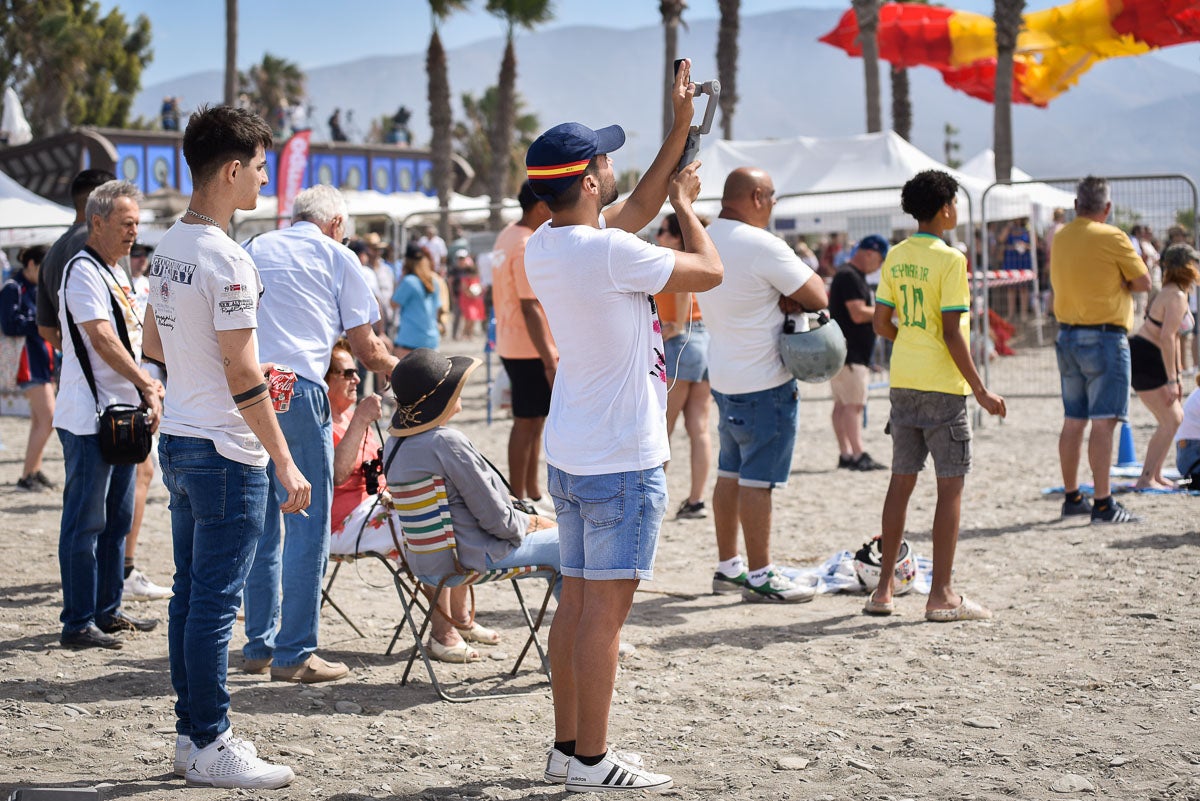 Las imágenes del Festival Aéreo de Motril y el ambiente en la playa