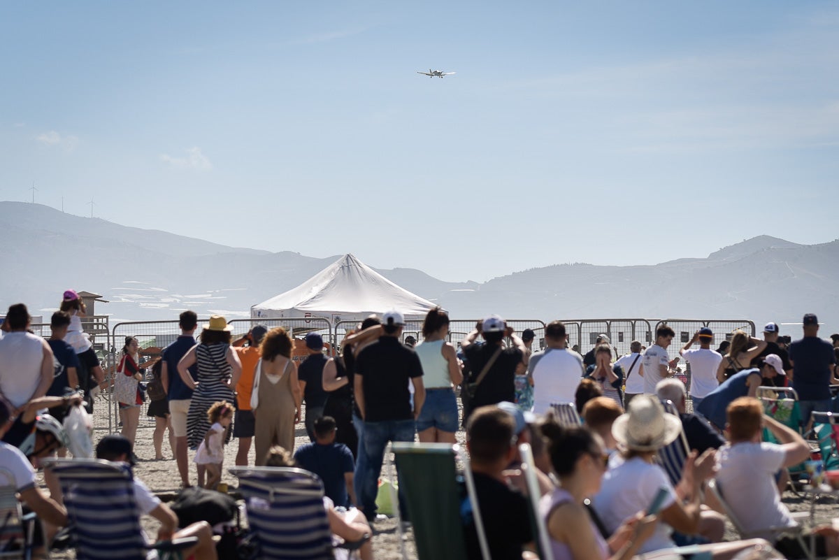 Las imágenes del Festival Aéreo de Motril y el ambiente en la playa