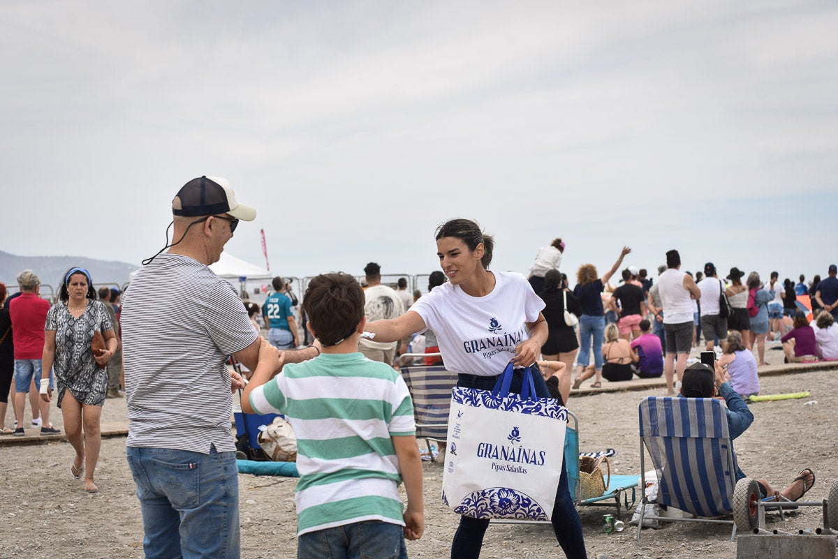 Las imágenes del Festival Aéreo de Motril y el ambiente en la playa