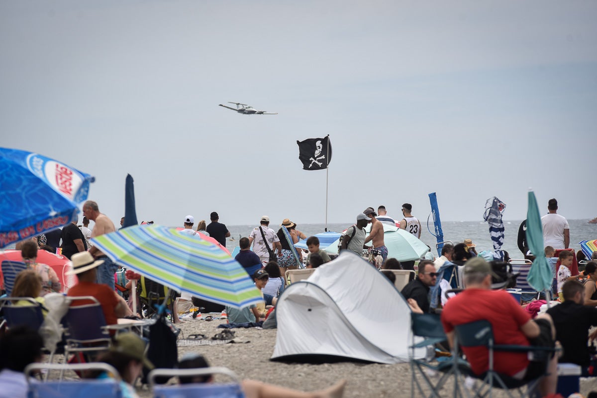 Las imágenes del Festival Aéreo de Motril y el ambiente en la playa