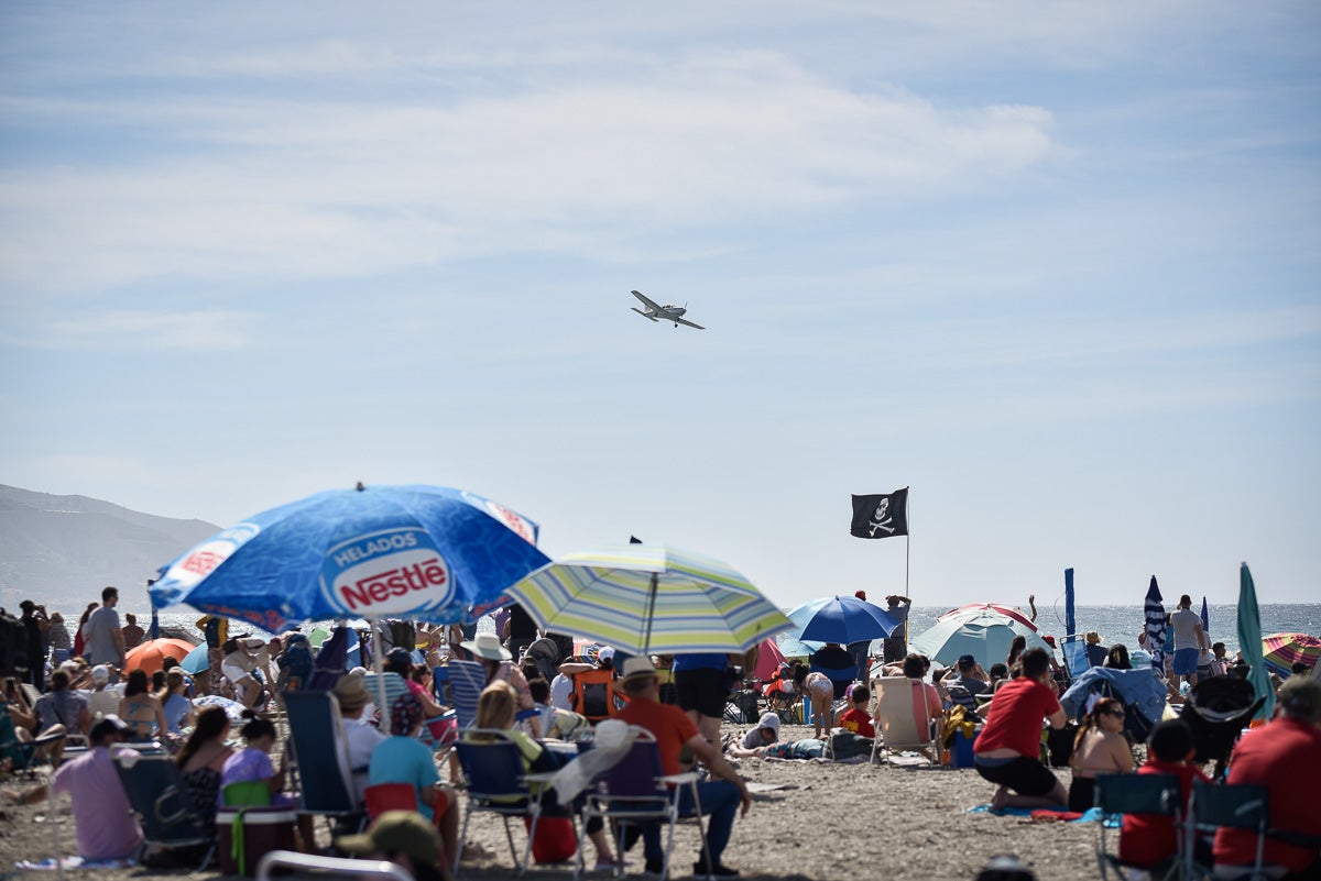 Las imágenes del Festival Aéreo de Motril y el ambiente en la playa