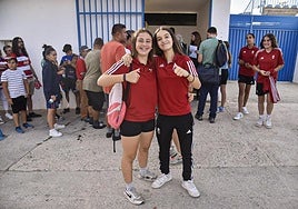 Ambiente previo al partido en los aledaños del Escribano Castilla de Motril.