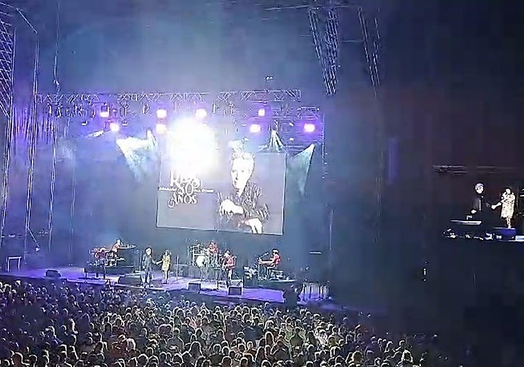 La cariñosa sorpresa de la hija de Miguel Ríos en su concierto.