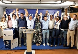 El PP celebra su liderazgo con el 42,8% del voto y PSOE señala la «abstención preocupante del 55%»