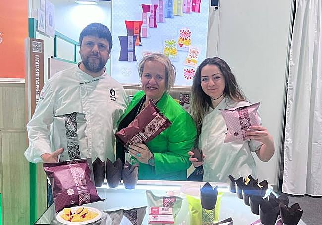 Peñagallo en un evento con sus productos. I