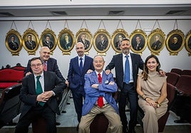 De izqda. a dcha. José Mª Rosales de Angulo, Miguel de Angulo y Carmen Paredes Angulo. Detrás, Luis de Angulo, Javier Morenodávila Angulo y Jose Luis Marti Angulo.