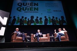 Alfonso Alonso, Quico Chirino y Antonio Martínez Caler, durante el coloquio.