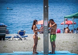 Duchas de la playa de Almuñécar.