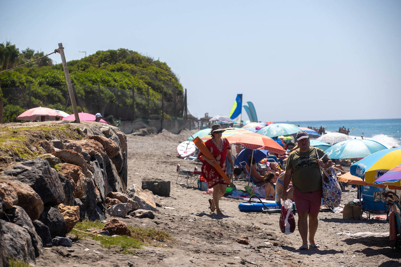 Las playas de Granada se llevan dos banderas negras por contaminación y mala gestión