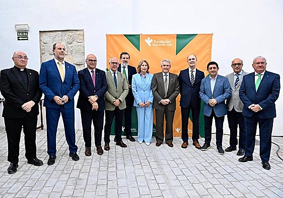 Autoridades de la Caja Rural de Jaén, y el resto de administraciones de la provincia, en la presentación de la memoria.