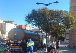 Salud devuelve el agua potable a Castell y La Chanca tras dar el visto bueno a la tubería de emergencia