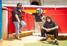 David de Jacoba, Luis Abril 'El Nitro' y Manuel Hidalgo 'El Indio', en la plaza de toros de Granada.