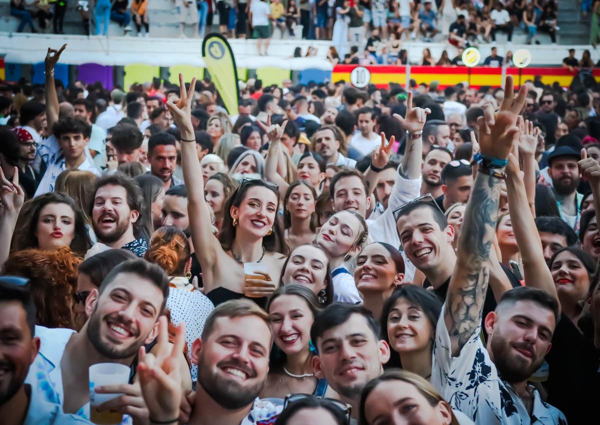 Imagen secundaria 1 - Varios instantes del concierto de La Plazuela.