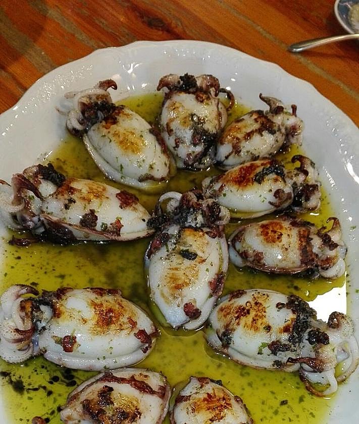 Imagen secundaria 2 - El histórico mesón de Granada con solo cinco mesas que atrae a famosos