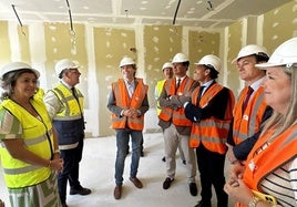 Autoridades y responsables de las obras del futuro Conservatorio Superior de Música de Jaén.