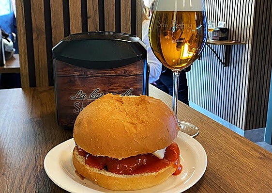 La mítica hamburguesa del San Remo de Granada.