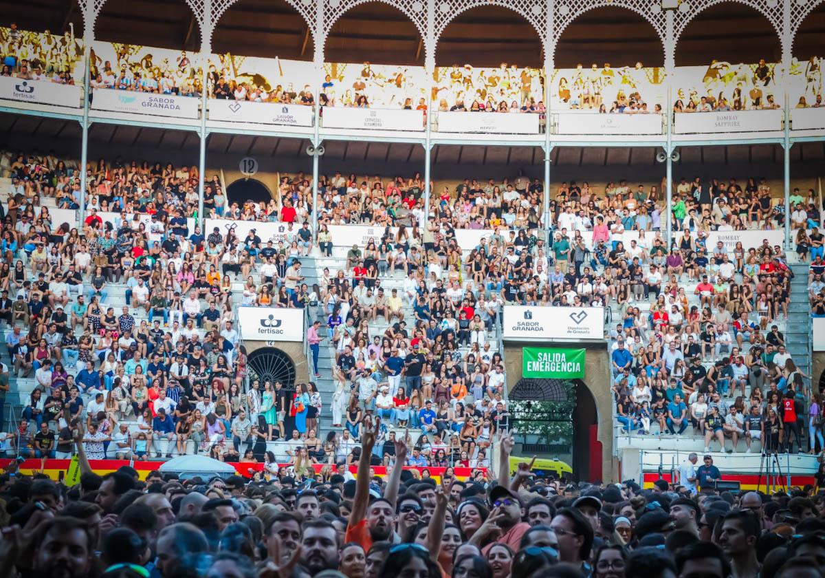 Público en el concierto de la Plaza de Toros de Granada donde se habría producido la agresión.