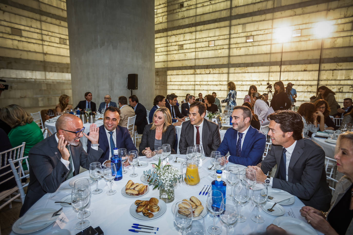 El desayuno con el consejero de Justicia, en imágenes