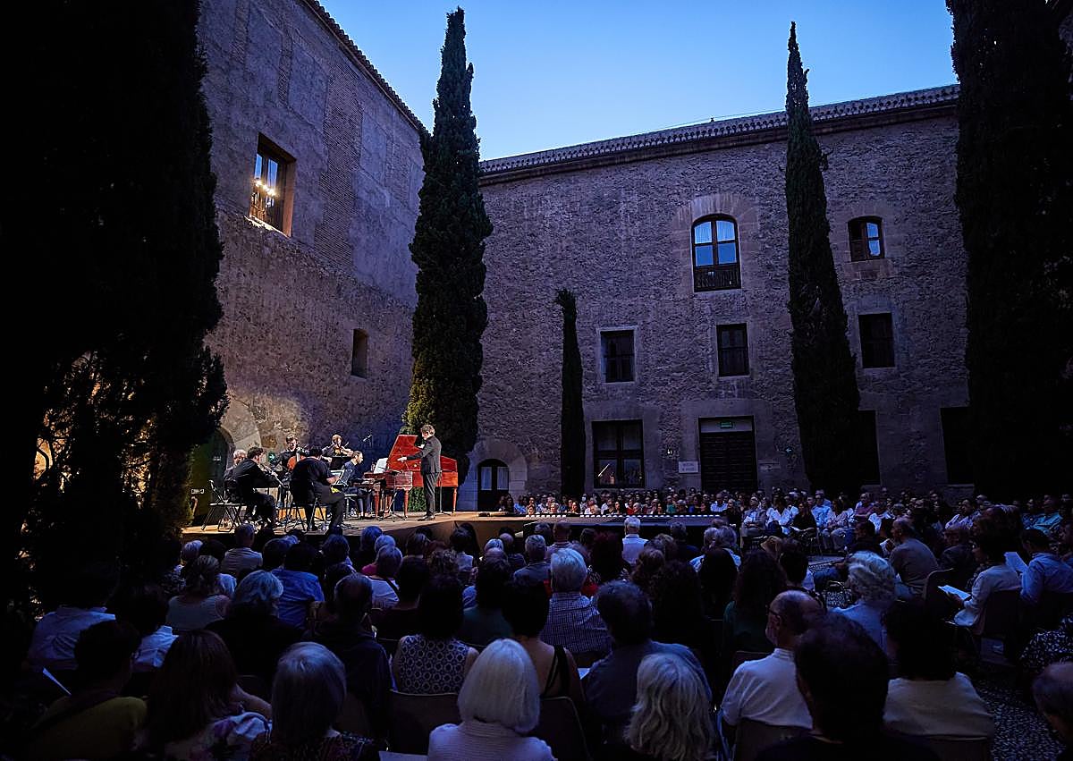 Imagen secundaria 1 - La plasticidad de Bach en los pies de Israel Galván