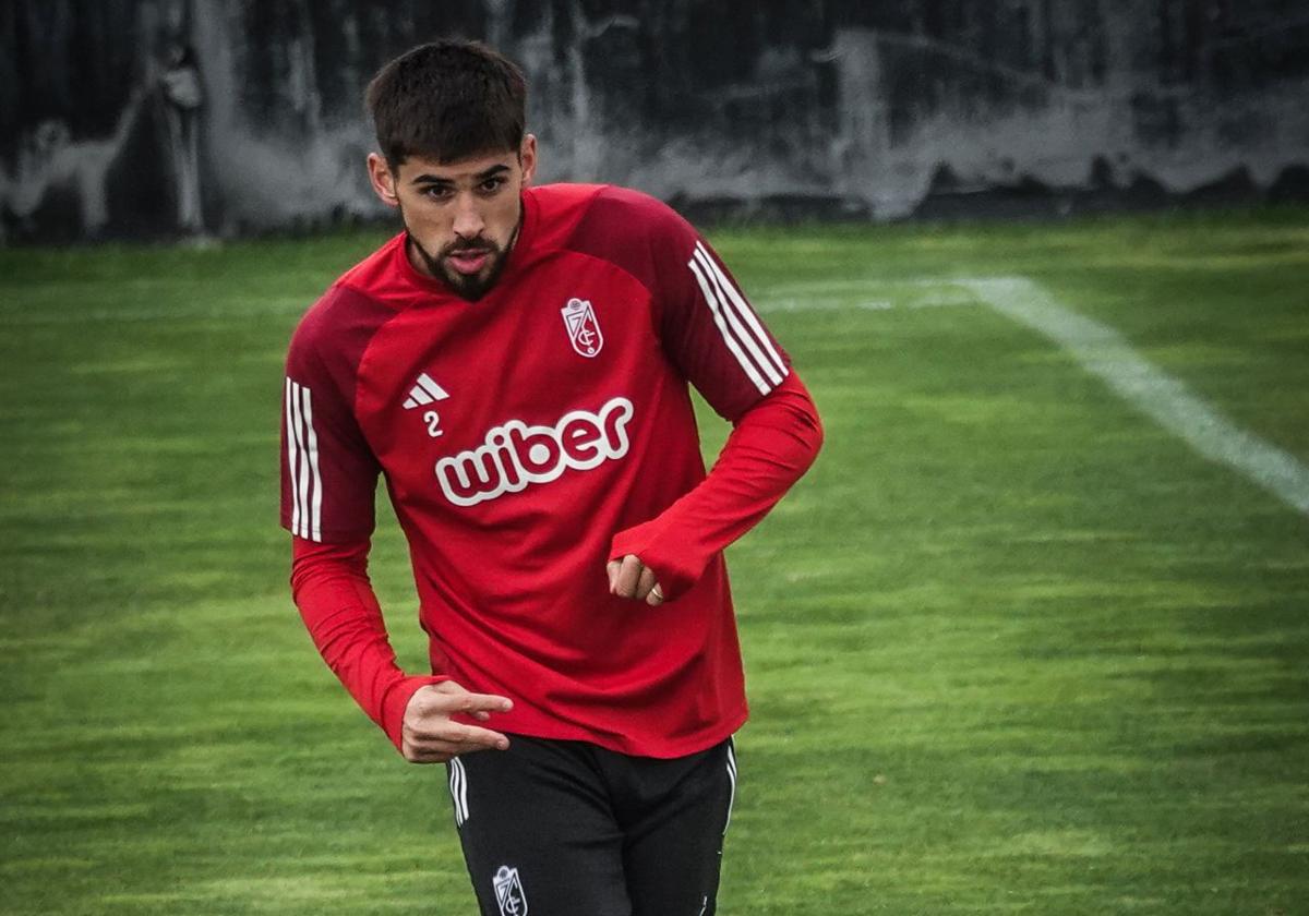 Bruno Méndez, en un entrenamiento con el equipo en la pasada temporada.