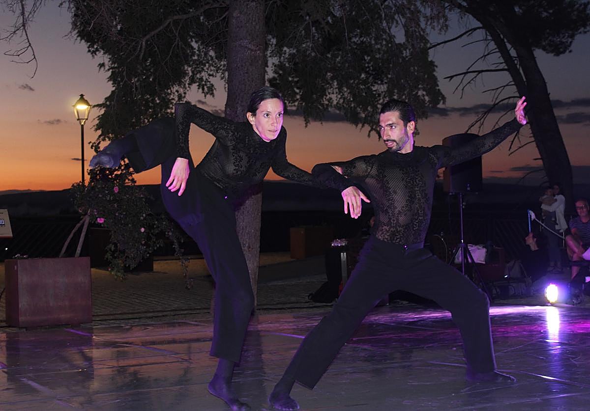 Sandra Salietti y Thomas Martino interpretando He visto esa cara antes