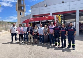 El diputado José Luis Hidalgo visitando el parque de bomberos de Cazorla