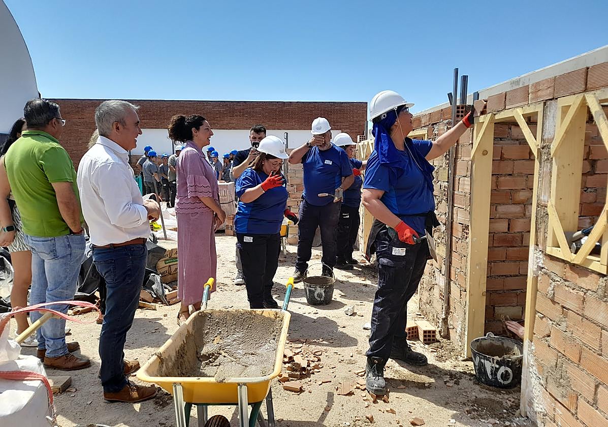 Los alumnos realizando las prácticas