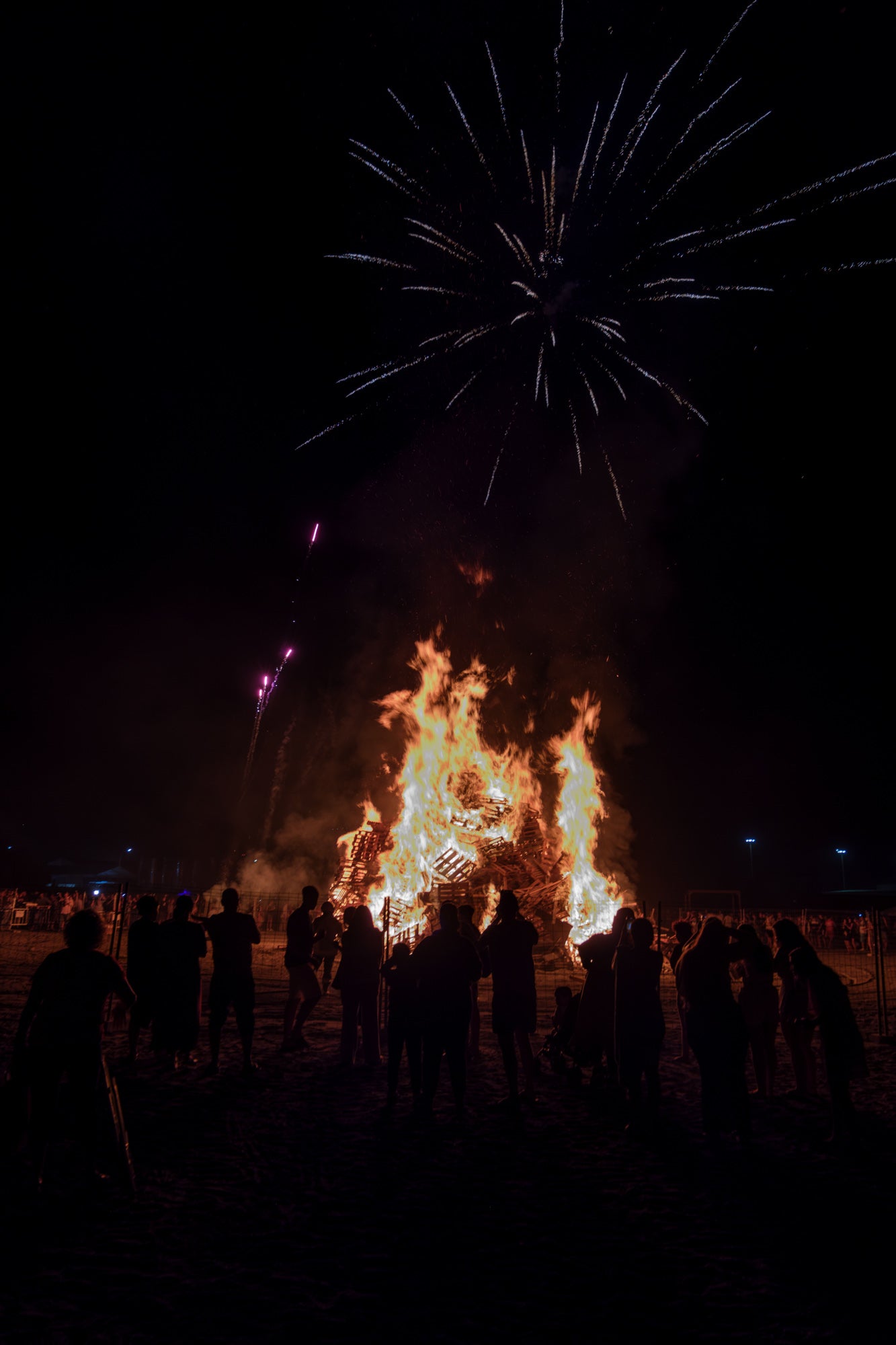 La noche de San Juan en Granada, en imágenes