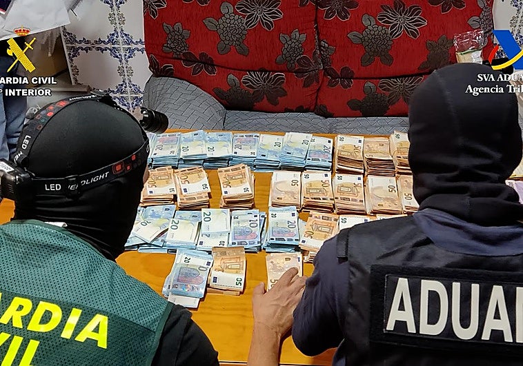 Dinero incautado durante la operación