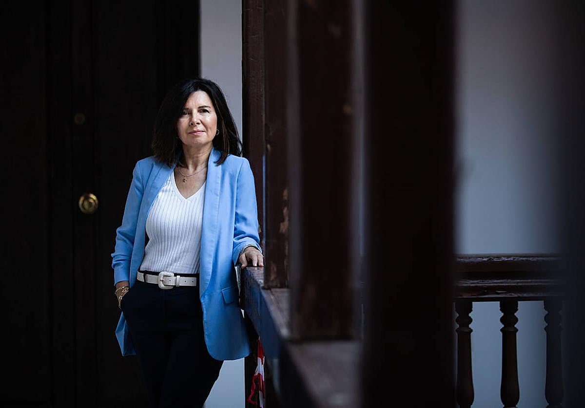 Mari Ángeles Ginés, en la galería del patio de la Casa Latorre.