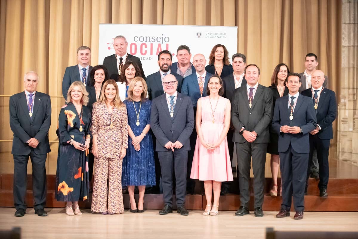 Las imágenes de la entrega de las medallas al Consejo Social de la UGR