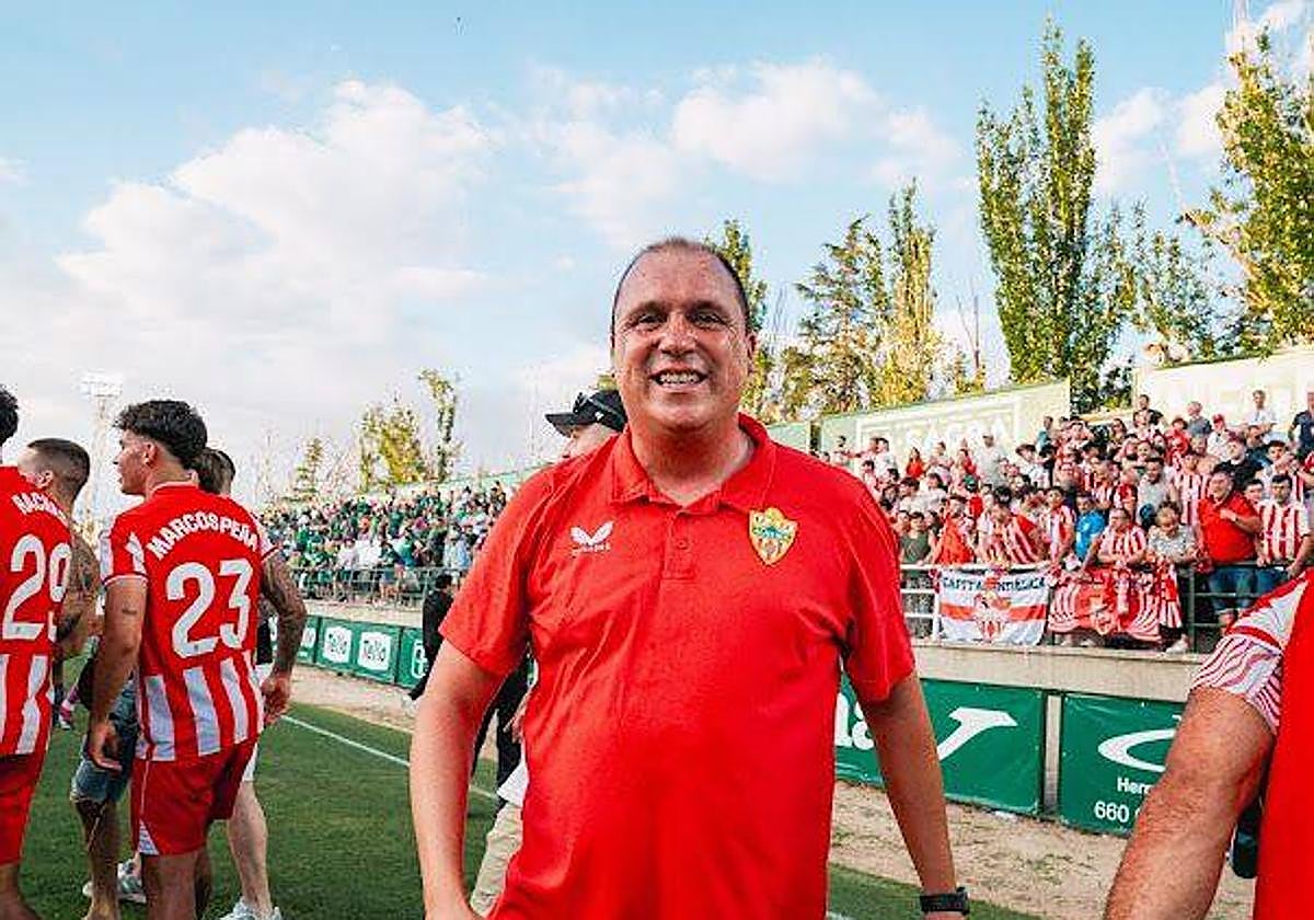 Alberto Lasarte, feliz por el ascenso conseguido en Toledo.